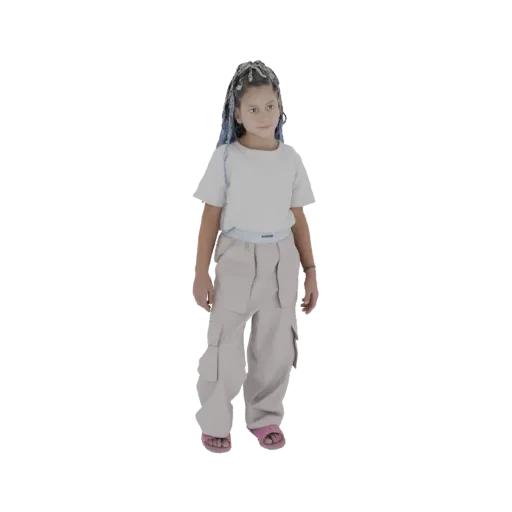 3D модель девушки с косичками, в светлой футболке и бежевых штанах карго, стоящей и смотрящей в сторону.
