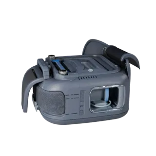Реалистичная 3D-модель трекера в медицинском стиле, студийный рендер в три четверти, показывающий силикон, удобство ношения.