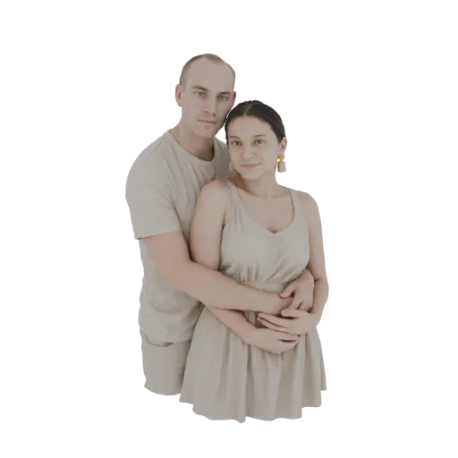 3D модель мужчины, обнимающего женщину, обе фигуры смотрят на зрителя.