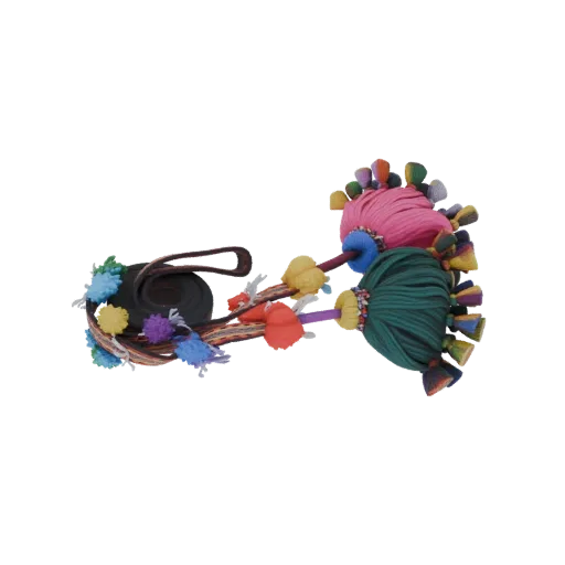 3D модель яркого аксессуара для волос с кисточками, с несколькими помпонами и плетеными деталями, на черном фоне.
