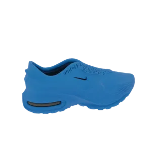 3D модель синих кроссовок Nike Air Max, вид сбоку на белом фоне.