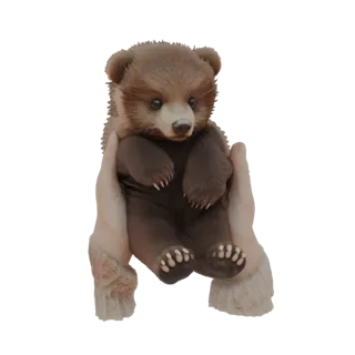 3D модель милого медвежонка, которого нежно держат в руках, с мягкой шерстью и выразительными глазами.