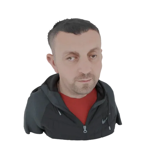 Рендер 3D модели мужчины в красной футболке и черной толстовке на молнии, смотрящего немного в сторону.