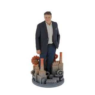 3D модель мужчины в костюме перед миниатюрной фабрикой с шестеренками и трубами.