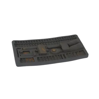 3D модель винтажного лотка с различными состаренными металлическими ручными инструментами на белом фоне.