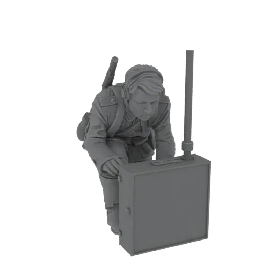 3D модель радиооператора Второй мировой войны, стоящего на коленях и работающего с полевой радиостанцией, с винтовкой за спин