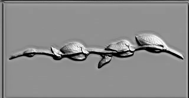 3D модель барельефа с изображением ветви с листьями, выполненная в сером цвете.