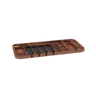 3D модель деревянного органайзера для стола с несколькими отделениями для ручек, телефонов и аксессуаров.