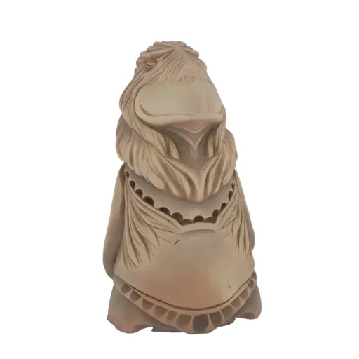3D модель тоте́ма пти́цы Кутх, искусно вырезанная с деталями, напоминающими перья и племенные узоры, на белом фоне.