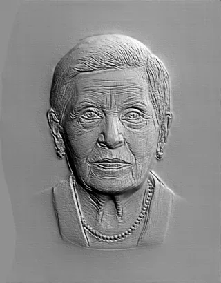 3D модель барельефа пожилой женщины с жемчужным ожерельем, выполненная в сером цвете, с акцентом на морщины и детали лица.