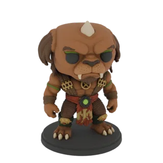 3D-модель коричневого зверовоина в стиле Funko Pop, с племенной броней и свирепым выражением, стоящая на черной подставке.