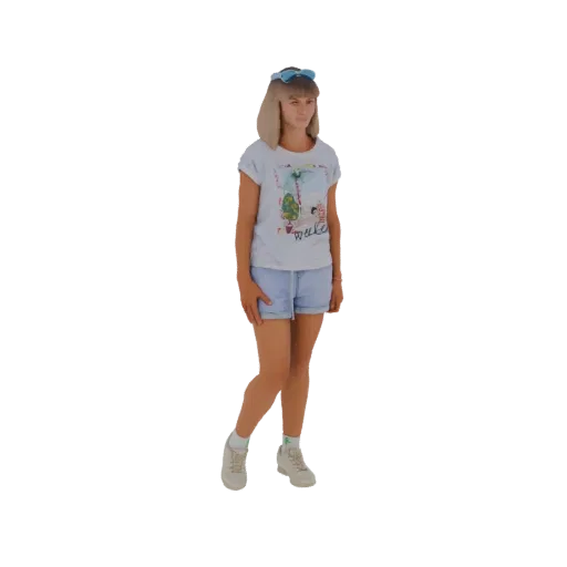 3D модель девочки с светлыми волосами в футболке, шортах и кроссовках, с синей повязкой на голове.