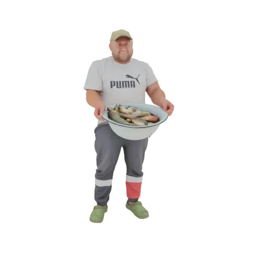 3D модель улыбающегося рыбака в футболке Puma и кепке, держащего белую миску с рыбой.