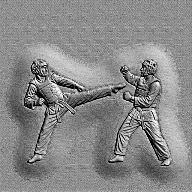 3D модель барельефа, изображающая двух бойцов в защитном снаряжении, участвующих в поединке, с выразительной игрой света и те