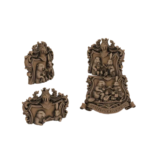 Три 3D модели витиеватых гербов с бобрами и кроликами, выполненные в старинной бронзе, на белом фоне.