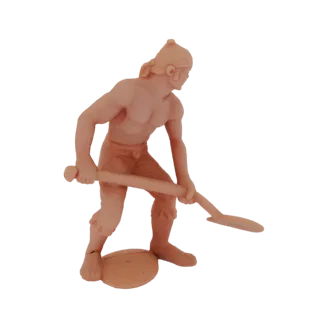 3D модель мускулистого древнего воина с головным убором, держащего косу в динамичной позе, на нейтральном фоне.