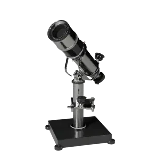 3D модель монтировки обсерватории для класса, вид спереди в три четверти, в окне просмотра Unreal Engine, показывающая детали