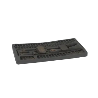 3D модель винтажного лотка с набором инструментов, различные ручные инструменты, плоскогубцы, ключи на темном текстурированно