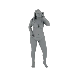 3D модель женщины в бикини, держащей смартфон и делающей селфи, вид спереди.