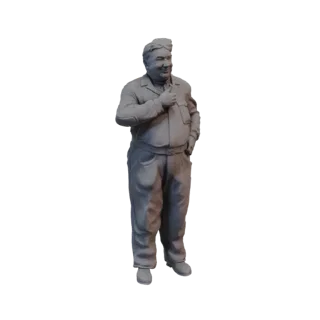 3D модель улыбающегося, пухлого механика в кепке и рабочей одежде, показывающего большой палец вверх.