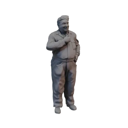 3D модель улыбающегося, пухлого механика в кепке и рабочей одежде, показывающего большой палец вверх.