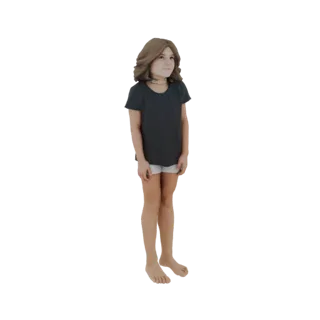 3D модель молодой девушки с каштановыми волосами, в темной футболке и белых шортах, стоящей с слегка повернутой головой.