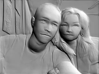 3D-модель скульптурного портрета пары, выполненная в стиле барельефа, с детальной проработкой лиц и волос.