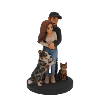 3D модель обнимающейся пары с прыгающей собакой и сидящей кошкой на черном круглом основании.