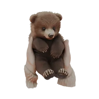 3D модель милого, пушистого бурого медвежонка, которого нежно держат две руки светлой кожи.