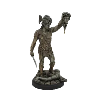 3D модель Персея, греческого героя, держащего отрубленную голову Медузы, стоящего над поверженным врагом.