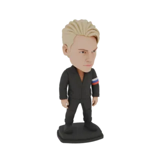 3D модель блондина в черном костюме, кивающая фигурка с российским флагом на рукаве, стоит на черном основании.