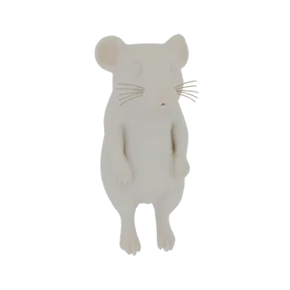 Минималистичная 3D модель белой мыши, стоящей вертикально, с передними лапами слегка расставленными и нежным выражением.