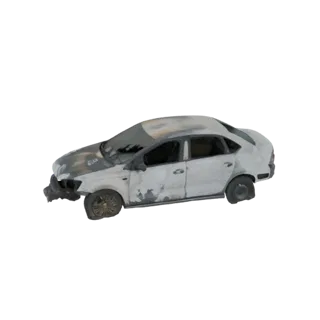 3D модель поврежденного белого седана с следами пожара и спущенными шинами, вид сбоку.