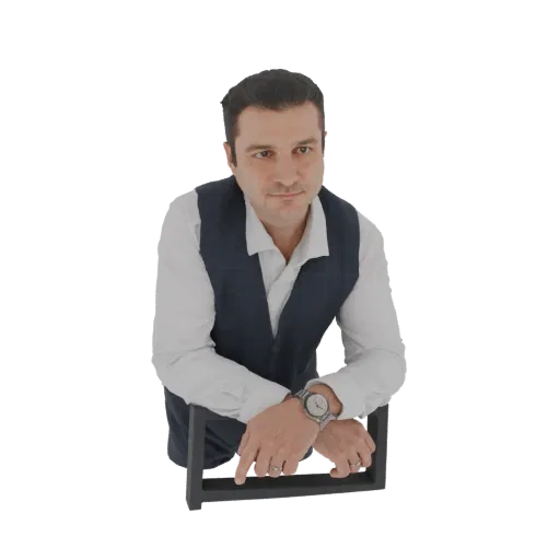 3D модель мужчины в белой рубашке и темном жилете, опирающегося на темную раму.
