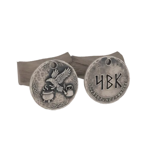 3D модель скандинавского кулона: ворон над котлом с одной стороны, руны с другой, рендер с металлическим блеском.