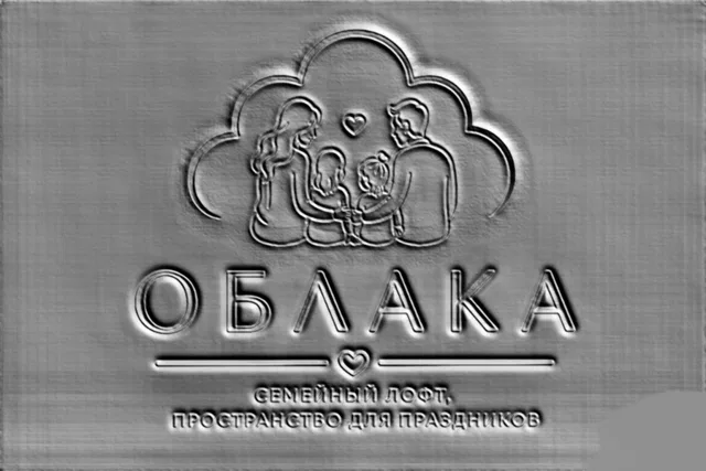 Барельеф "Облака" с семьей, изображающий родителей, обнимающих детей, под облаком, с надписью "Семейный лофт, пространство дл