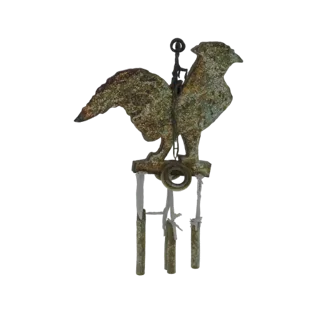Рендер 3D модели винтажного петушка - музыка ветра с состаренной патиной и свисающими колокольчиками.