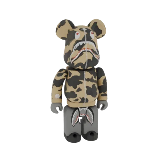 3D модель игрушки Bearbrick BAPE Shark Camo с желто-черным камуфляжем и графикой акулы.