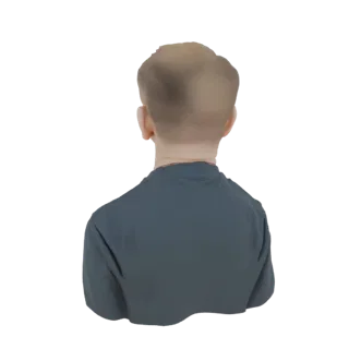 Вид сзади 3D модели бюста юного мальчика с короткими светло-каштановыми волосами и в темной футболке.
