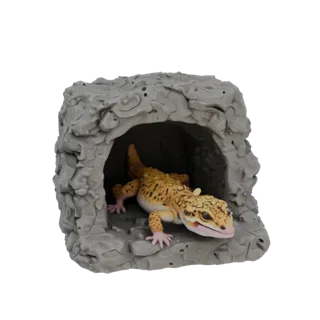 3D модель укрытия-пещеры в виде натурального камня с фигуркой леопардового геккона, стоящего у входа.