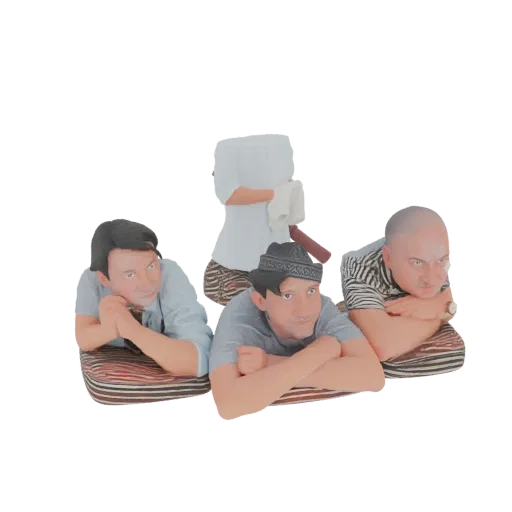 3D модель трех мужчин, отдыхающих на полосатых подушках, на белом фоне.