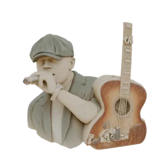 Рендер 3D модели бюста мужчины, играющего на губной гармошке, рядом со стилизованной акустической гитарой.