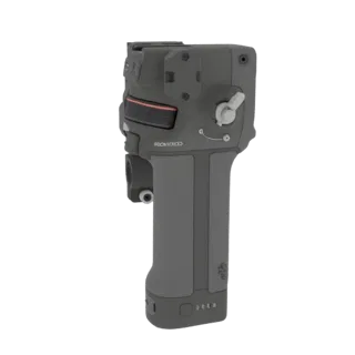 Вид сбоку 3D модели контроллера стабилизатора DJI RS 3, показывающий рукоятку и элементы управления.