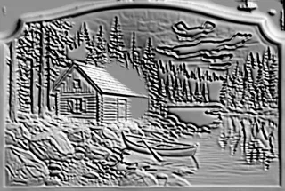 3D модель барельефа с изображением бревенчатого домика у озера, лодки с веслами и соснового леса