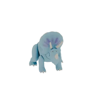 3D модель синего глиняного трицератопса с белыми рогами и фиолетовыми акцентами на воротнике, вид спереди.