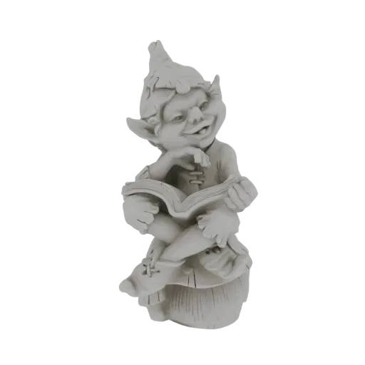 Рендер 3D-модели светлого гнома, сидящего на грибе и читающего открытую книгу с веселым выражением лица.