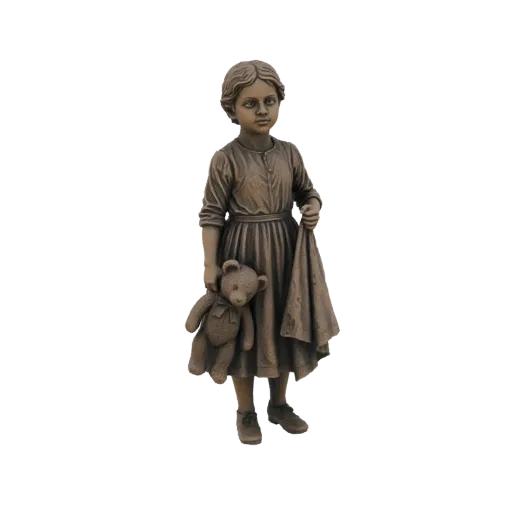 3D модель бронзовой статуи девочки с плюшевым мишкой, с детализированным платьем и чертами лица.