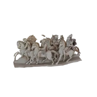 3D-модель античной греческой кавалерийской атаки, показывающая нескольких воинов на лошадях в движении.