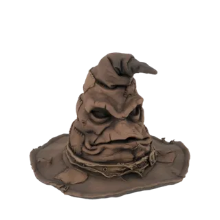 3D модель Ухмыляющейся Распределяющей Шляпы с состаренной, коричневой, похожей на ткань текстурой и отчетливым хмурым лицом с
