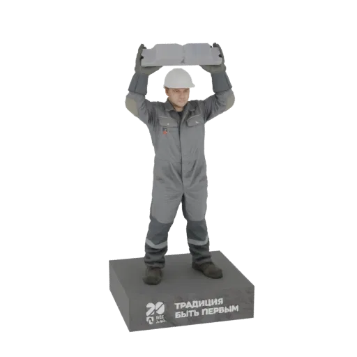 3D модель промышленного рабочего в сером комбинезоне и каске, держащего бетонную плиту над головой, стоящего на основании с т